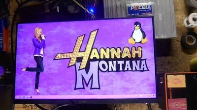 Streamer builds a battery powered PC with over 100 AAs, uses Hannah Montana Linux to benchmark their abomination