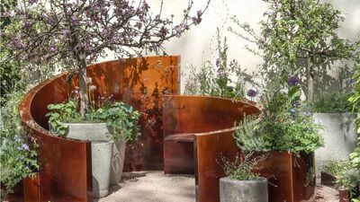 Keep Potted Plants Blooming Into Fall With This Quick and Easy July Check