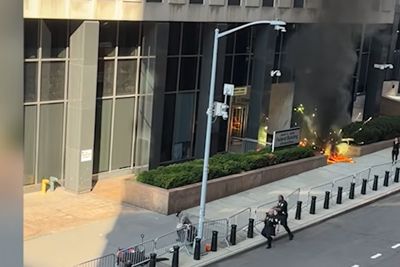 Former US Soldier Armed With Machete, Axes and Fireworks Held After Manhattan ICE Attack