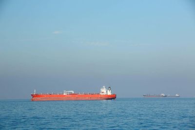 Oil prices hold near one-month high amid supply fears