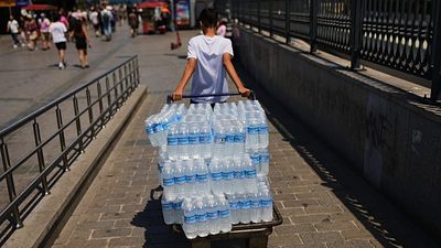 Fact check: Is the EU set to ban bottled water multipacks?