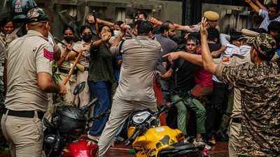 Lathis, tear gas and injured protesters: The ‘Chalo Sansad’ crackdown in pictures