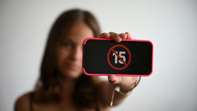 French MPs aim to reach agreement on social media ban in time for new school year