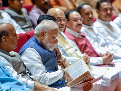 PM Modi asks NDA MPs to reach out to people, speak about govt's achievements