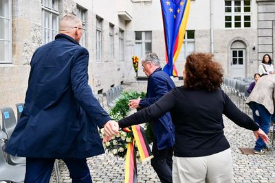 Nazi opponent descendant tries to remove far-right party’s wreath at Hitler plot memorial event