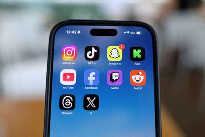 French lawmakers vote on social media ban for children