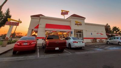 California woman walks into In-N-Out, ends up with her wig on the floor and gets a ‘double double with extra raw hands’