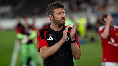 The Key Issue Holding Up Man Utd’s Third Midfielder Signing