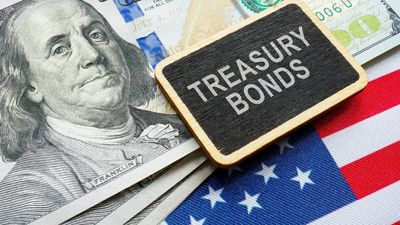 Shorter-dated US Treasury yields ease in line with lower oil price