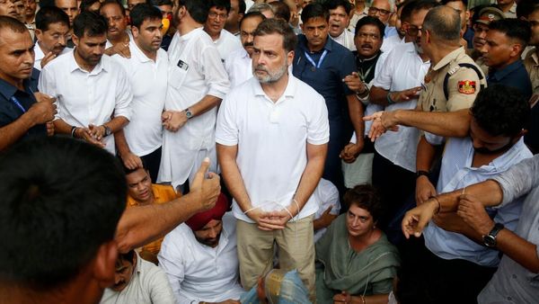 India opposition leader calls for Modi to step down as Cockroach protestors press on