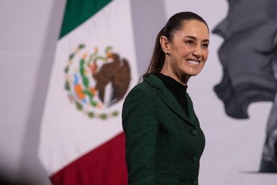 Trump's USMCA Overhaul Begins With High-Stakes Mexico Talks as Canada Battles Tariff Blowback