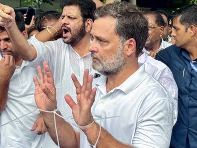 Rahul Gandhi, Priyanka Gandhi, Akhilesh Yadav among Opposition leaders briefly detained during protest near PM's residence
