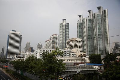 Bangkok landlords sweeten office deals