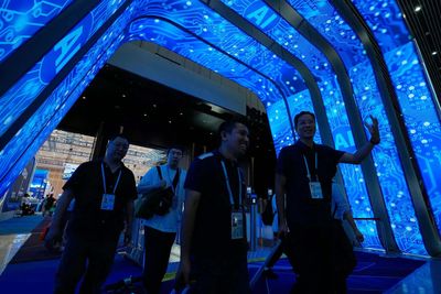 Global Market: Chinese stocks advance on AI, chip rally; Hong Kong shares slip