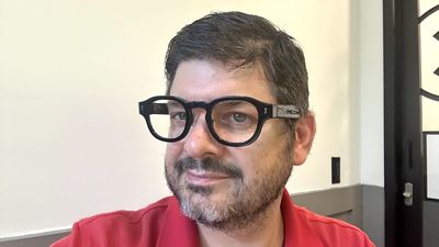 I went hands-on with the Halliday G2 — the smart glasses made for meetings