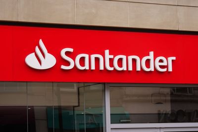 Santander vows not to shut more branches before 2028