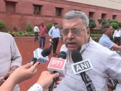 Kalyan Banerjee clashes with ex-TMC MPs in Lok Sabha