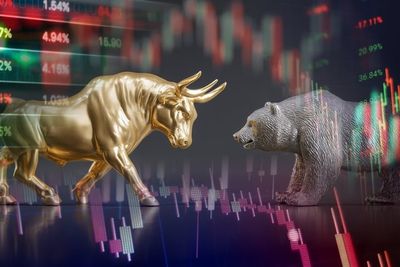 Stock Market Today: Dow, S&P 500, Nasdaq 100 Futures Fall As Chip Stocks Cool Down and Tesla, Alphabet Gear Up for Earnings— Super Micro, Capital One in Focus (UPDATED)