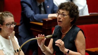 Macron talks environment minister out of quitting over pesticide U-turn