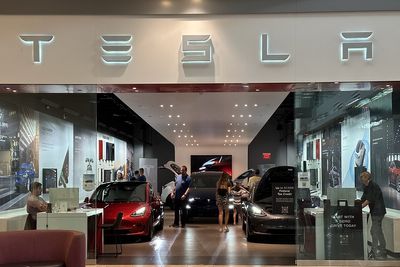 'This Company Moves With Elon's Tweets': Kevin O'Leary Blasts Massive Tesla Stock Volatility Risk