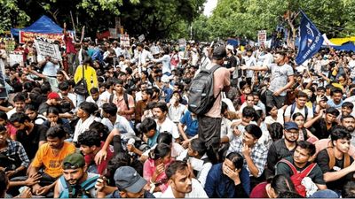 Fresh wave of protesters swells Jantar Mantar after 'Chalo Sansad' march