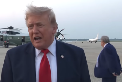 Trump Look-Alike Appears Behind President on Air Force One, Leaving Social Media Baffled: Who Is This Guy?
