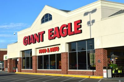 Major Grocery Chains Announce Price Cuts as Trump Praises Giant Eagle