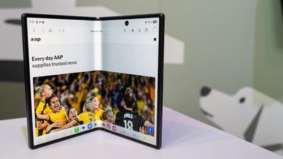Into the fold: tech rivals to bet big on flexing phones