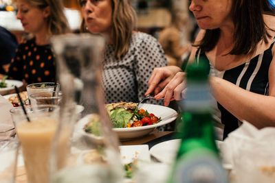 Dietitians and Sleep Doctors Say TikTok's "Early Bird Dinner" Trend Is Actually Backed by Science