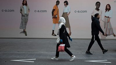 Cost of pay gap in the EU: Women earn €3,900 less than men a year