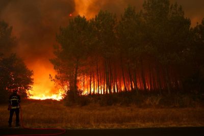 Thousands flee wildfires in France, Italy and Spain