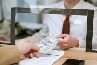 Keeping All Your Cash at One Bank? Here Are 5 Reasons to Reconsider