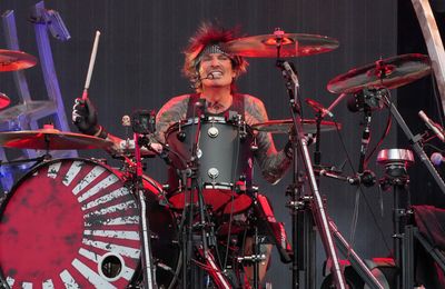 Motley Crue and Nikki Sixx injected Jack Daniels