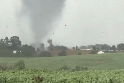 Video: Tornado rips through Kentucky farm in path of destruction