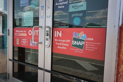 More Than 1.5 Million Children Have Lost SNAP Benefits Since Last Year, New Analysis: This Are the Most Affected States