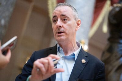 Congress splits on two war powers resolution votes