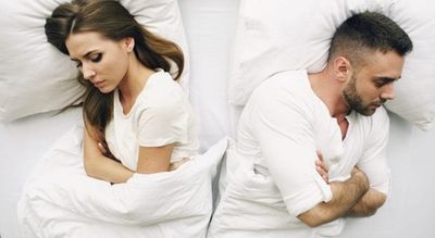 8 Relationship Habits Therapists Say Can Create Emotional Distance