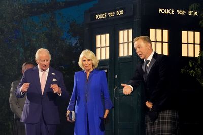 King and Queen arrive in Tardis as Commonwealth Games regenerate in Glasgow