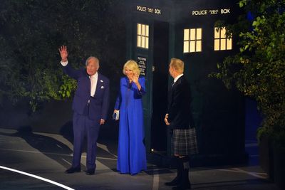 King and Queen have dramatic entrance to kick off Commonwealth Games opening ceremony