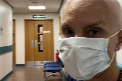 Former Coronation Street star Tracy Shaw in tears as she shares cancer update