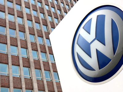 Volkswagen scraps revenue growth forecast as tariffs, China weigh