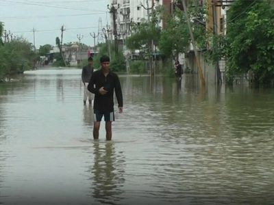 Heavy rainfall inundates parts of Surat rural; Kim River in spate, traffic disrupted