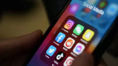 Vietnam moves to bar under-16s from posting, commenting on social media