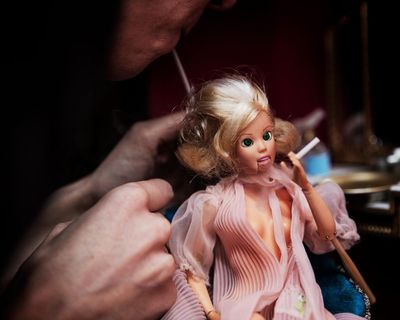 The World Is Full of Married Men review – Jackie Collins’ bonkbuster as a gloriously filthy puppet show