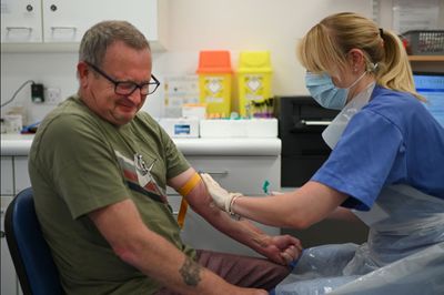 Alzheimer's Blood Test Now Works Almost as Well at Your Doctor's Office as at a Specialist Clinic