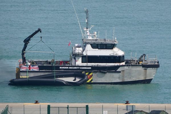 ‘Mega dinghy’ carrying record 165 migrants at once crossed Channel to UK