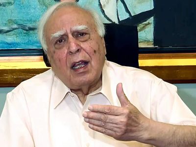 'Withdraw posts or face action': Kapil Sibal slams DU, JNU VCs for 'threatening' students