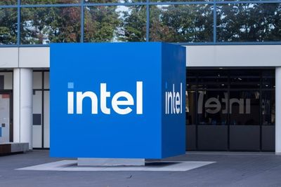 Intel Stock Slips Despite Blowout Quarter: Here's What 4 Analysts Are Saying