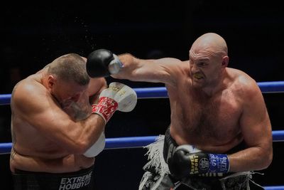 Tyson Fury eases to victory over Mariusz Wach in Thailand