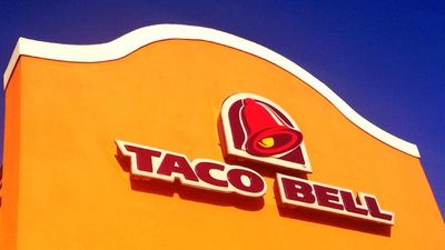 Taco Bell employee allegedly warns co-worker she’s going to burn him. Then she throws boiling water at him